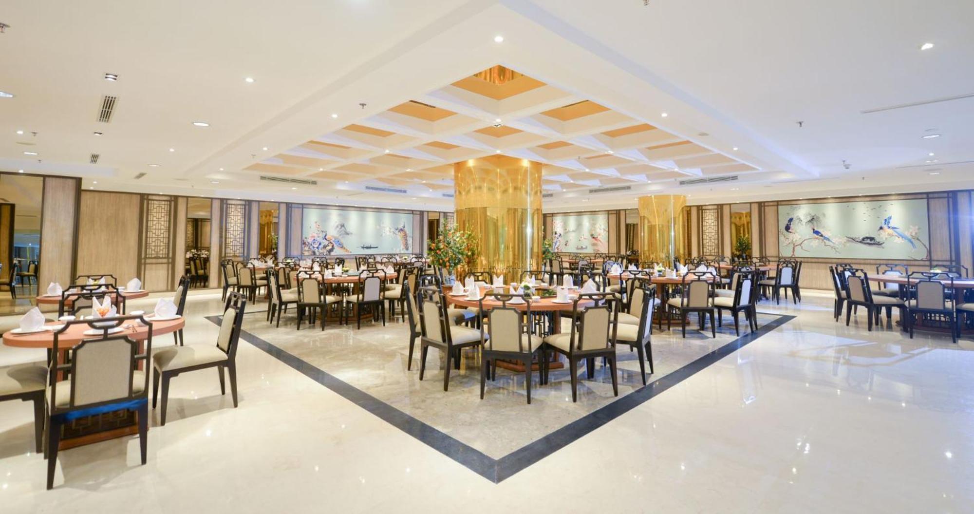 Gumaya Tower Hotel Semarang Exterior foto