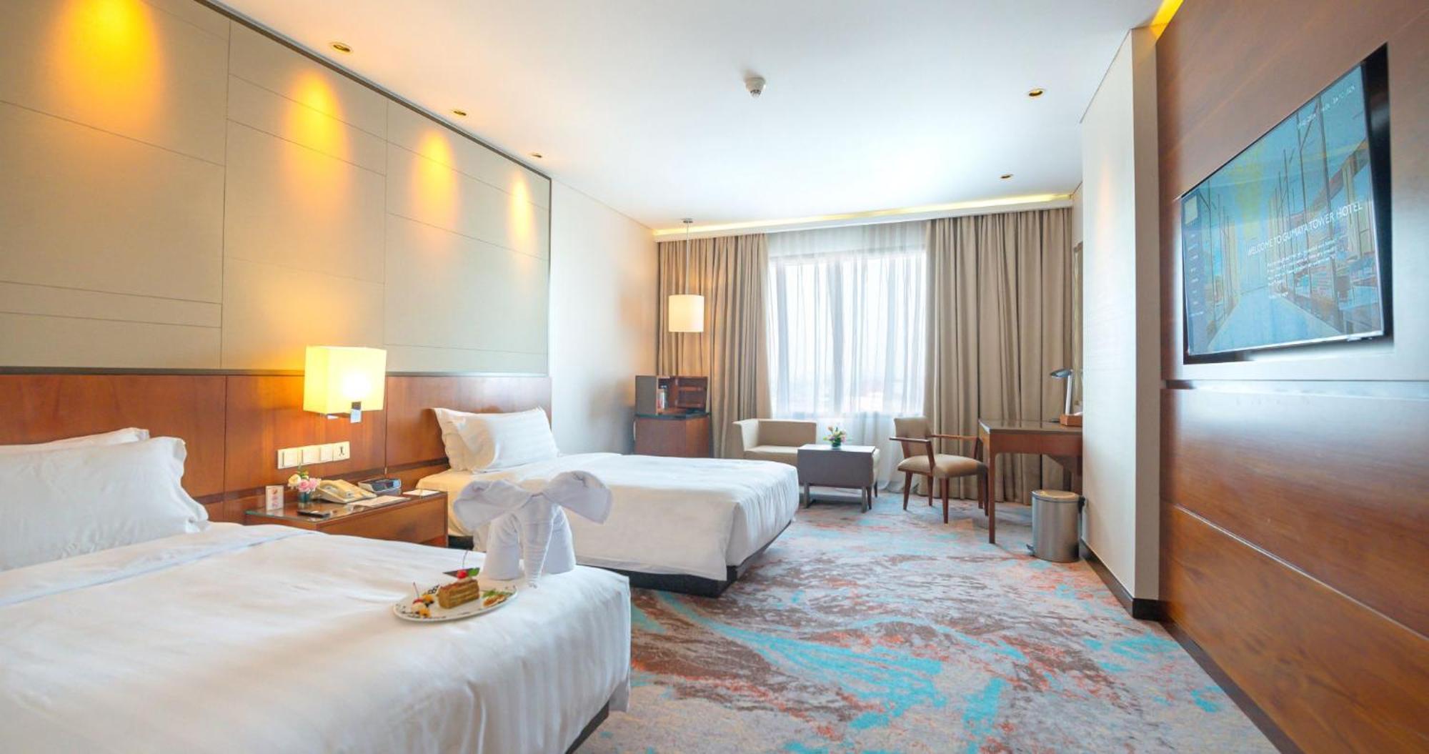 Gumaya Tower Hotel Semarang Exterior foto