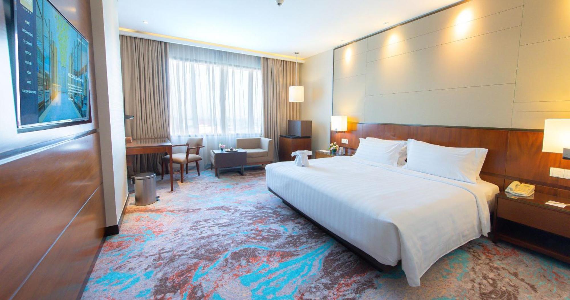 Gumaya Tower Hotel Semarang Exterior foto